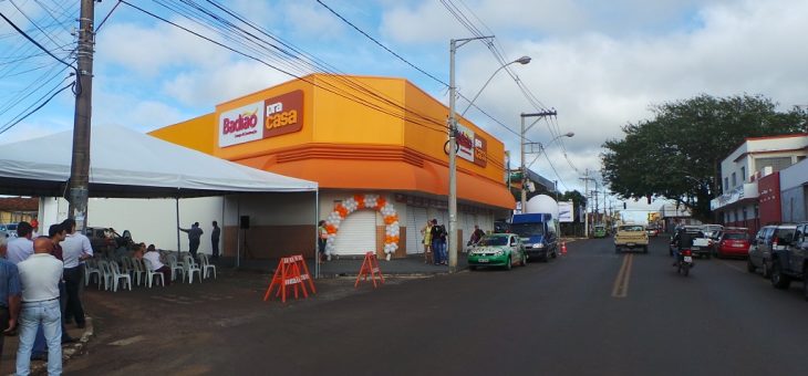 UMV entrega em Araguari a primeira loja Pra Casa
